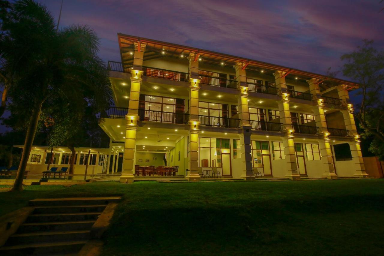 Diya Dahara Lake Resort Yala Exteriör bild