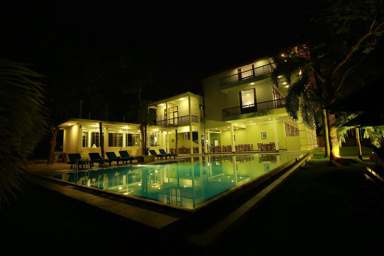 Diya Dahara Lake Resort Yala Exteriör bild
