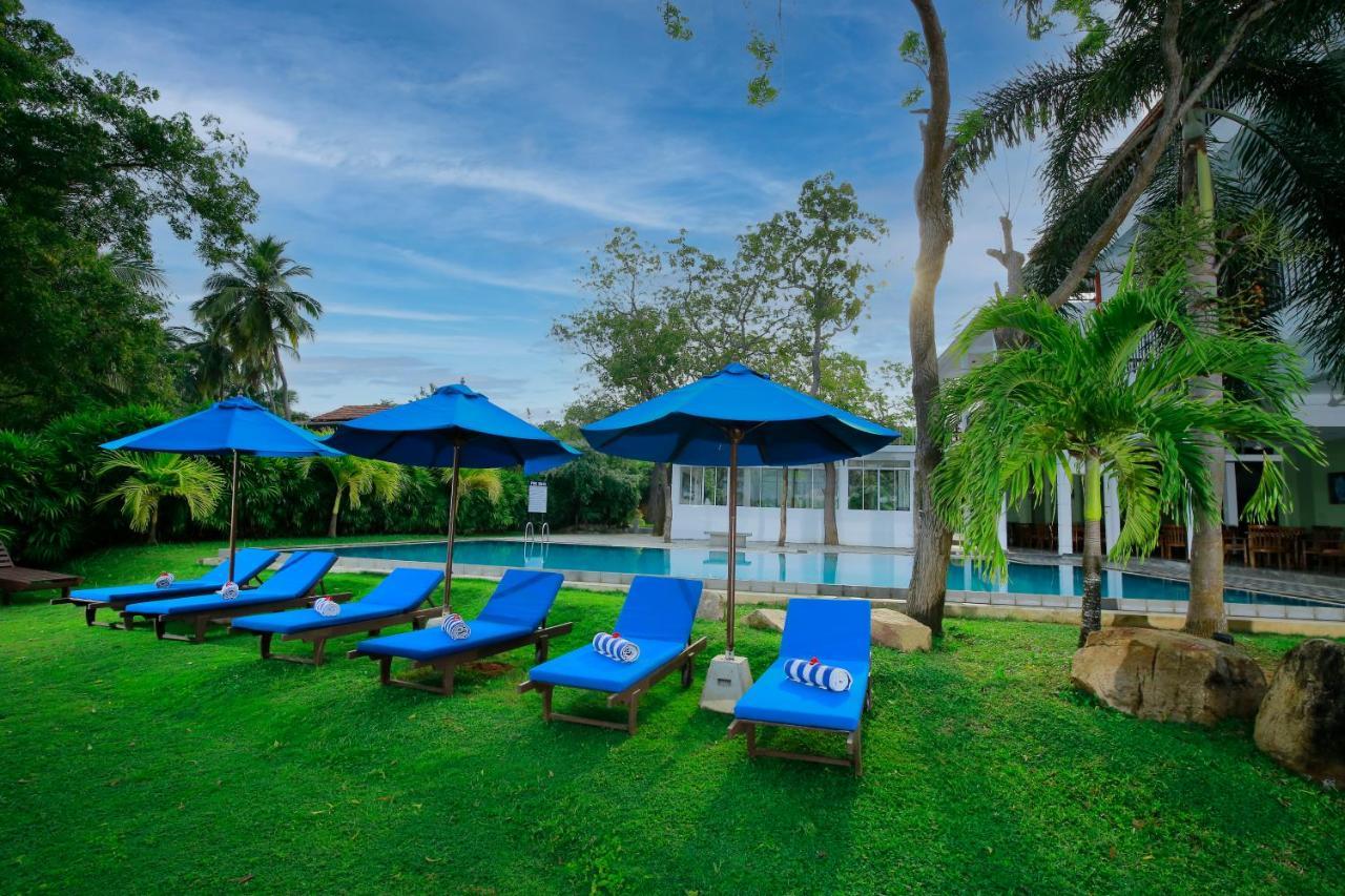 Diya Dahara Lake Resort Yala Exteriör bild