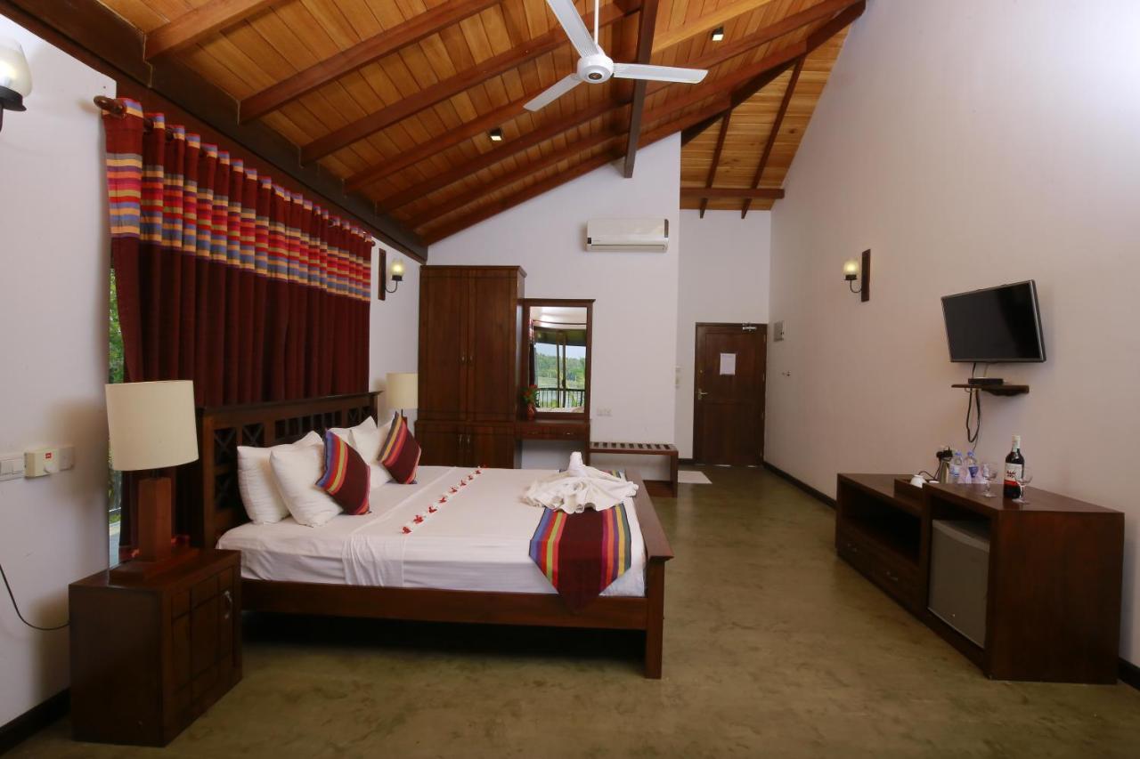 Diya Dahara Lake Resort Yala Exteriör bild