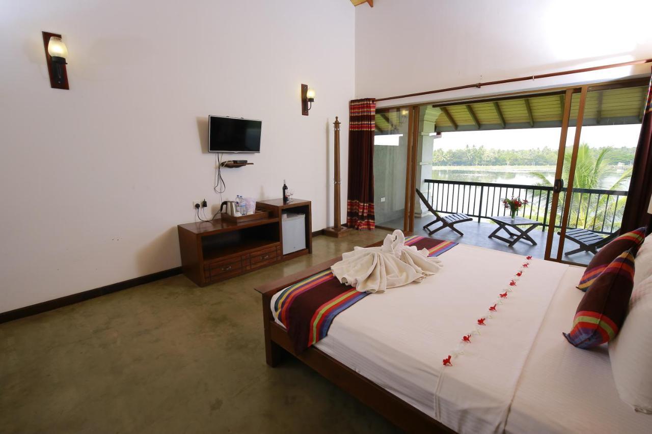 Diya Dahara Lake Resort Yala Exteriör bild