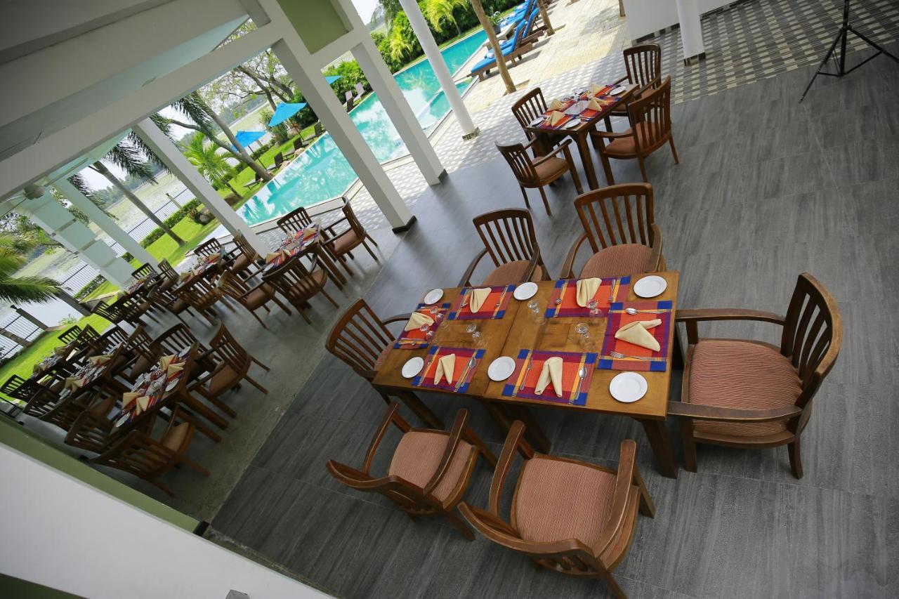 Diya Dahara Lake Resort Yala Exteriör bild