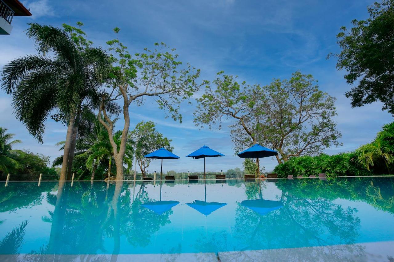 Diya Dahara Lake Resort Yala Exteriör bild