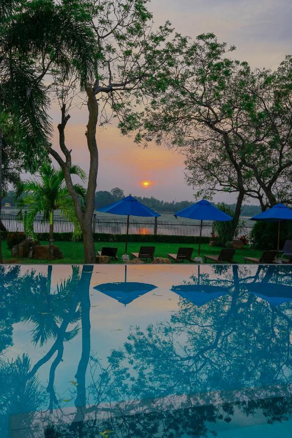 Diya Dahara Lake Resort Yala Exteriör bild