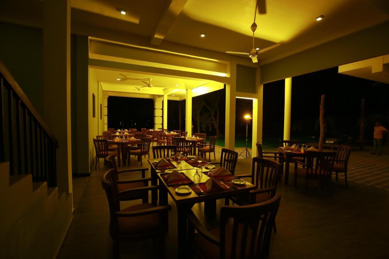 Diya Dahara Lake Resort Yala Exteriör bild