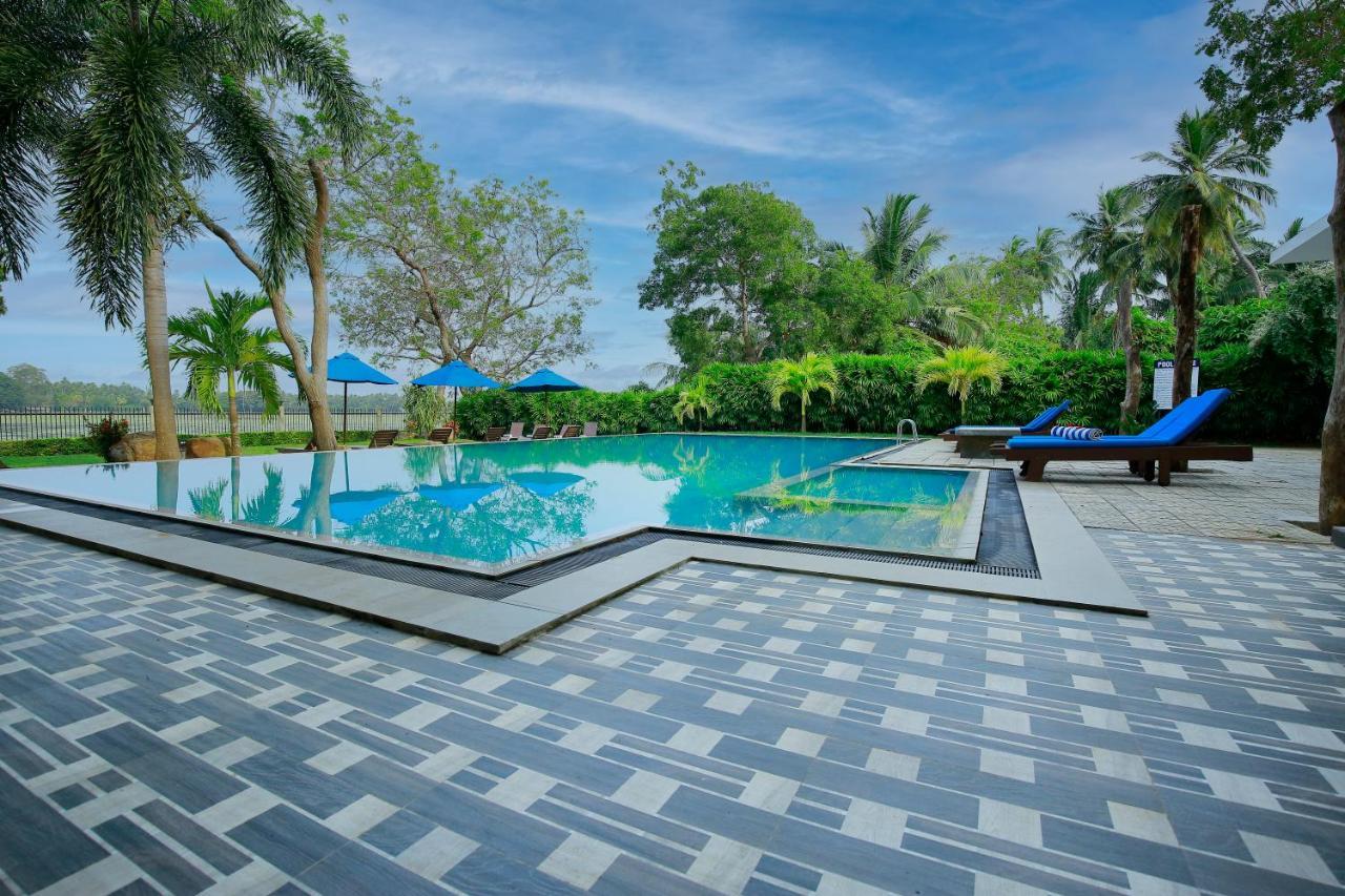 Diya Dahara Lake Resort Yala Exteriör bild