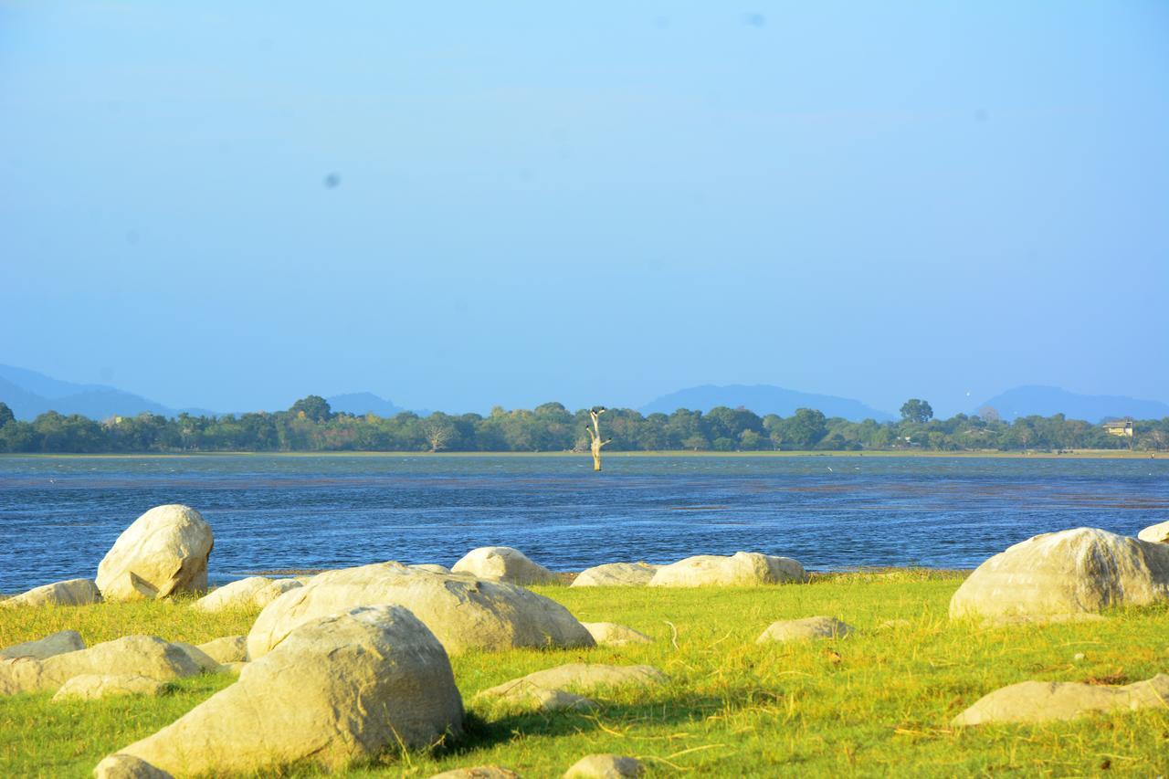 Diya Dahara Lake Resort Yala Exteriör bild