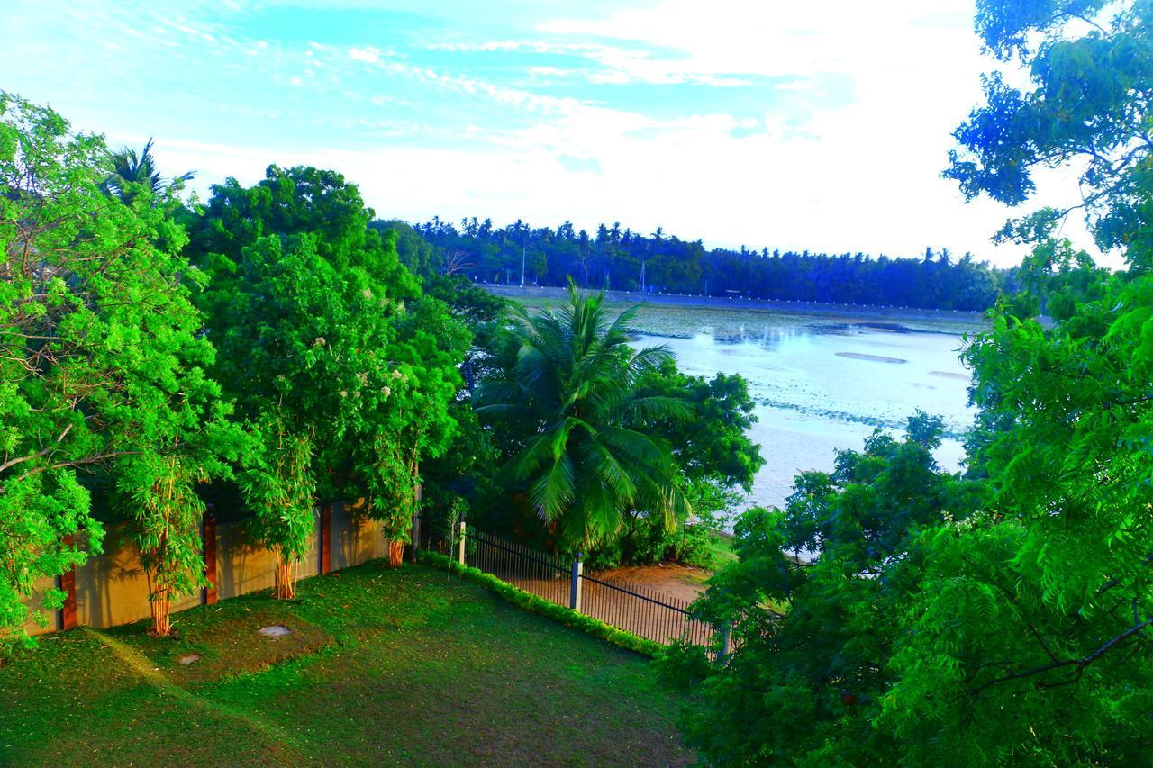 Diya Dahara Lake Resort Yala Exteriör bild