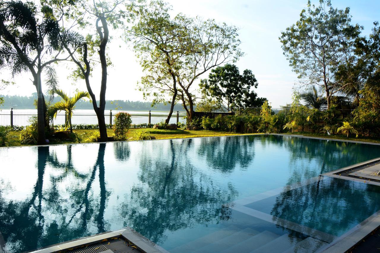 Diya Dahara Lake Resort Yala Exteriör bild