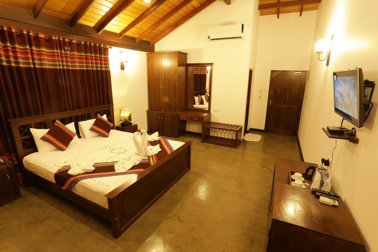 Diya Dahara Lake Resort Yala Exteriör bild