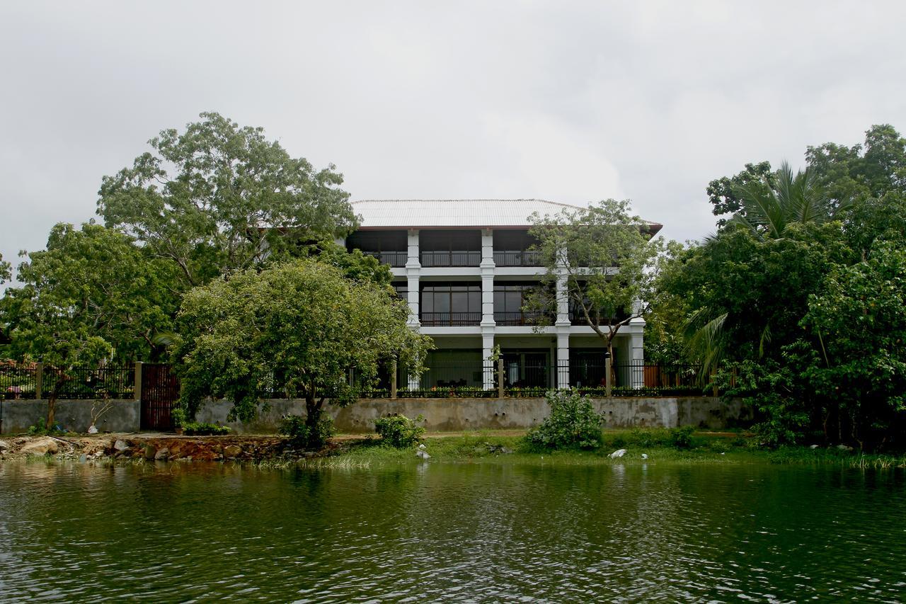 Diya Dahara Lake Resort Yala Exteriör bild