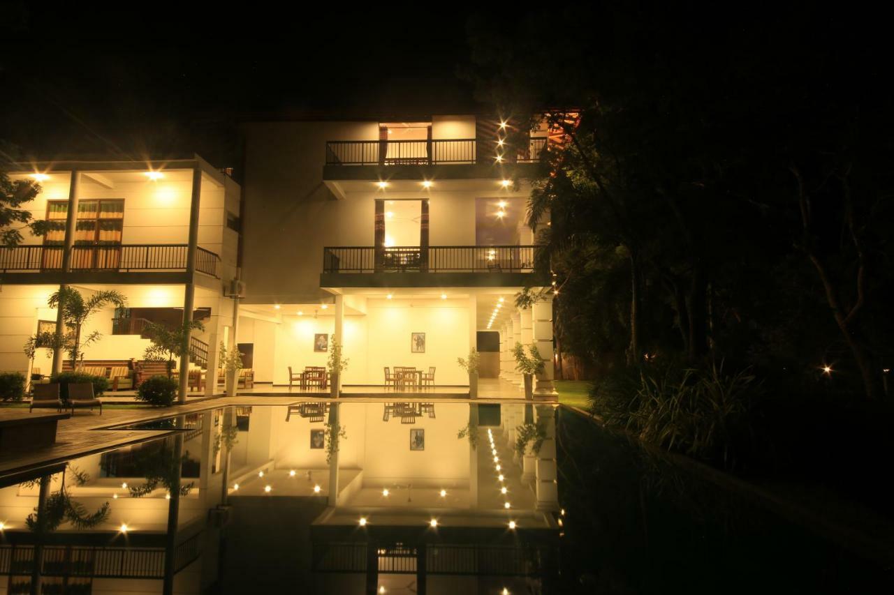 Diya Dahara Lake Resort Yala Exteriör bild