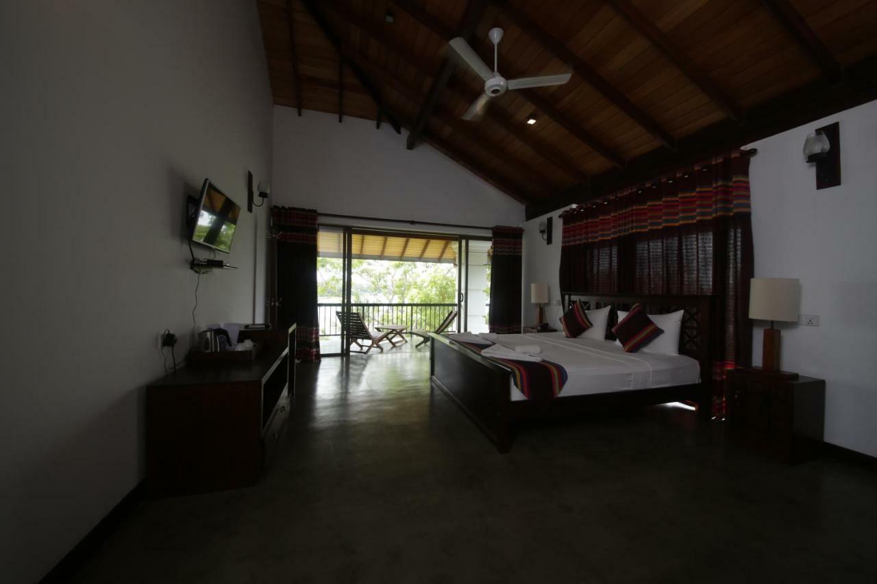 Diya Dahara Lake Resort Yala Exteriör bild