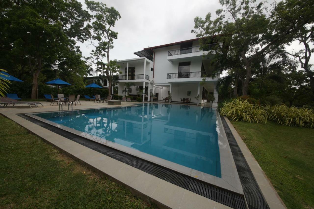 Diya Dahara Lake Resort Yala Exteriör bild